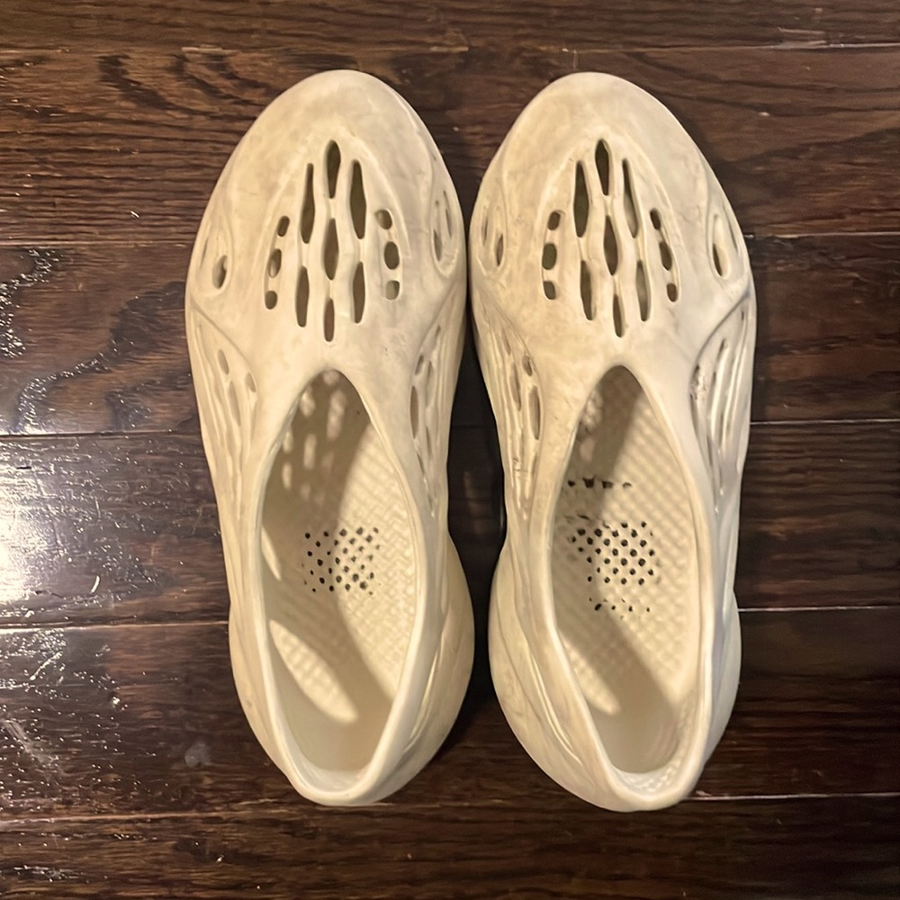 yeezy foam runners ararat